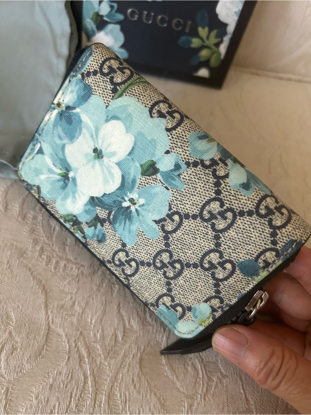 GUCCI GG Supreme Monogram Blooms Zip Around Card Case Wallet Beige Blue Navy - Picture 4 of 6
